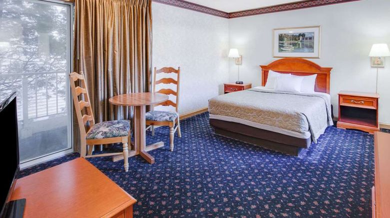 <b>Super 8 Macknaw City/Beachfront Area Room</b>. Images powered by <a href="https://iceportal.shijigroup.com/" title="IcePortal" target="_blank">IcePortal</a>.