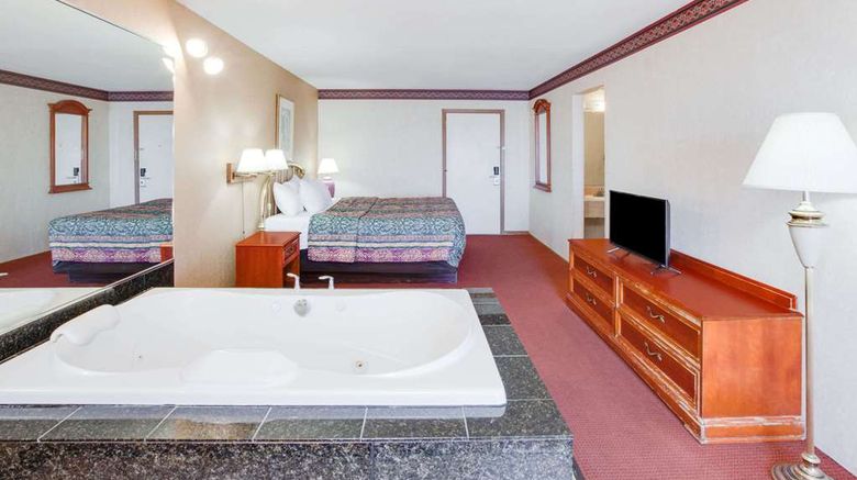 <b>Super 8 Macknaw City/Beachfront Area Room</b>. Images powered by <a href="https://iceportal.shijigroup.com/" title="IcePortal" target="_blank">IcePortal</a>.