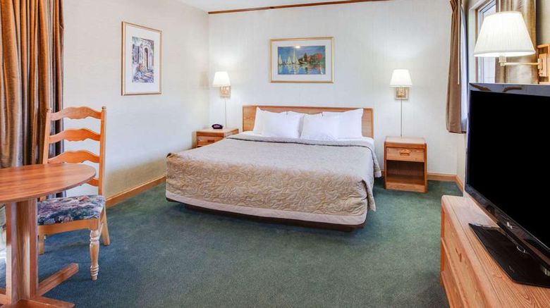 <b>Super 8 Macknaw City/Beachfront Area Room</b>. Images powered by <a href="https://iceportal.shijigroup.com/" title="IcePortal" target="_blank">IcePortal</a>.