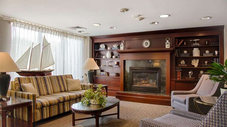 <b>Ramada Boston Lobby</b>. Images powered by <a href="https://iceportal.shijigroup.com/" title="IcePortal" target="_blank">IcePortal</a>.