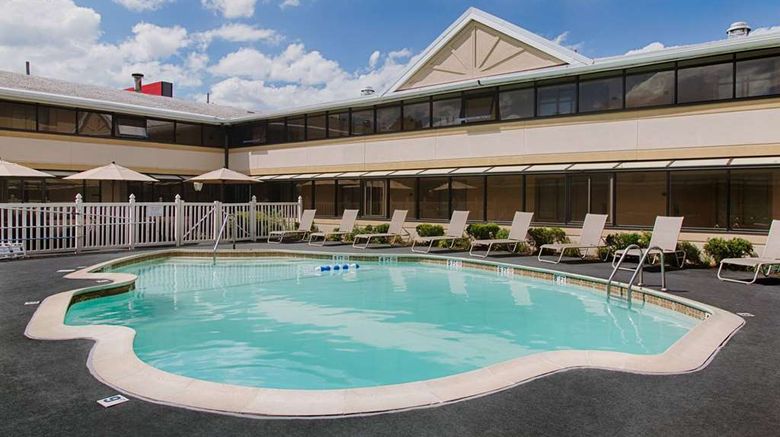 <b>Ramada Boston Pool</b>. Images powered by <a href="https://iceportal.shijigroup.com/" title="IcePortal" target="_blank">IcePortal</a>.