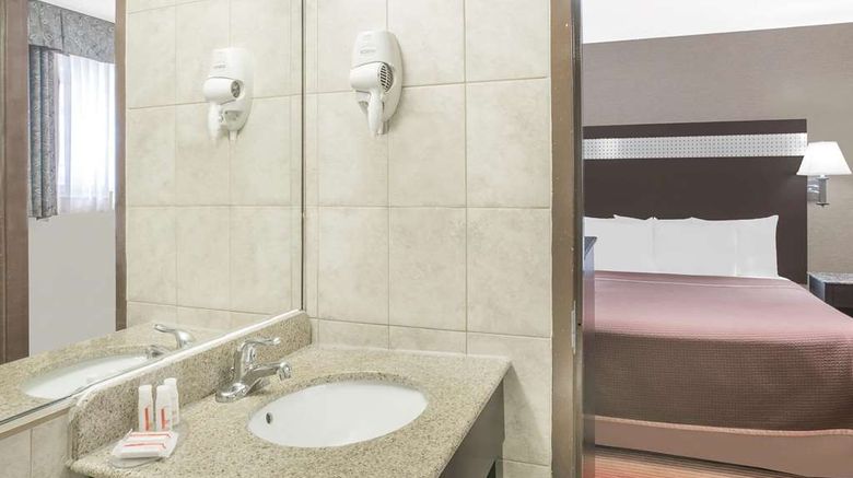 <b>Howard Johnson North Bergen Room</b>. Images powered by <a href="https://iceportal.shijigroup.com/" title="IcePortal" target="_blank">IcePortal</a>.