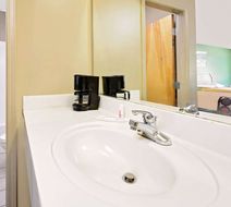 Super 8 Kosciusko Room