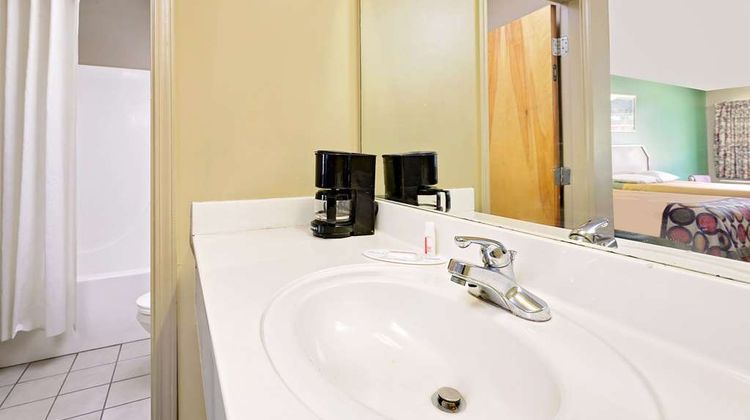 Super 8 Kosciusko Room