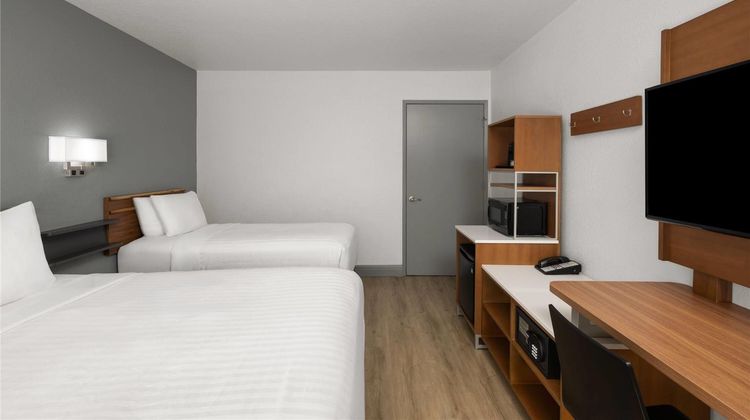 Super 8 Fort Bragg Suite
