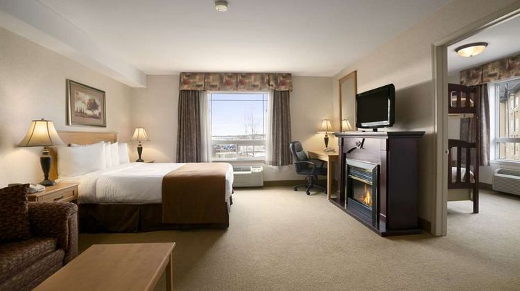 Super 8 Motel Fort Nelson Suite