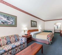 Super 8 Weslaco Room