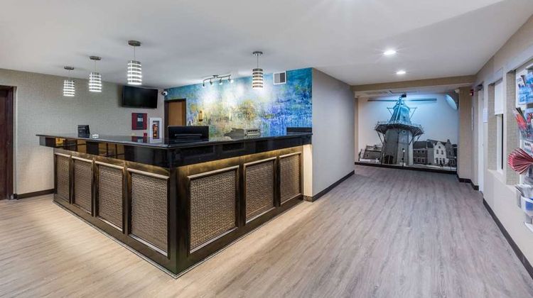 Baymont Inn & Suites Pella Lobby