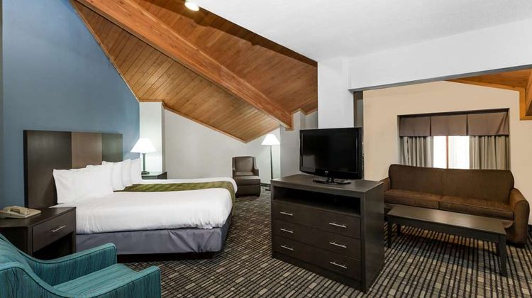Baymont Inn & Suites Pella Room