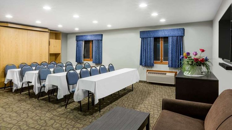 Baymont Inn & Suites Pella Meeting