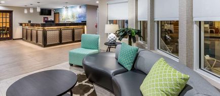 Baymont Inn & Suites Pella Lobby