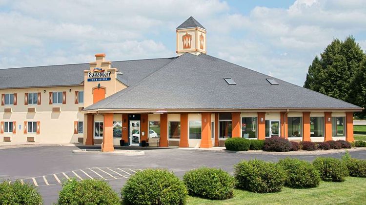 Baymont Inn & Suites Pella Exterior