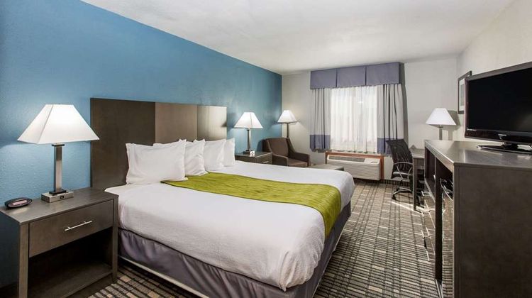 Baymont Inn & Suites Pella Room