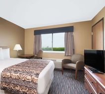 Baymont Inn & Suites Columbus Room