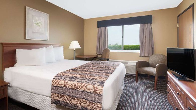 <b>Baymont Inn & Suites Columbus Room</b>. Images powered by <a href="https://iceportal.shijigroup.com/" title="IcePortal" target="_blank">IcePortal</a>.