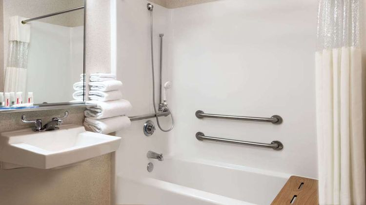 Baymont Inn & Suites Columbus Room