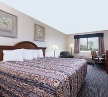 Baymont Inn & Suites Columbus Room