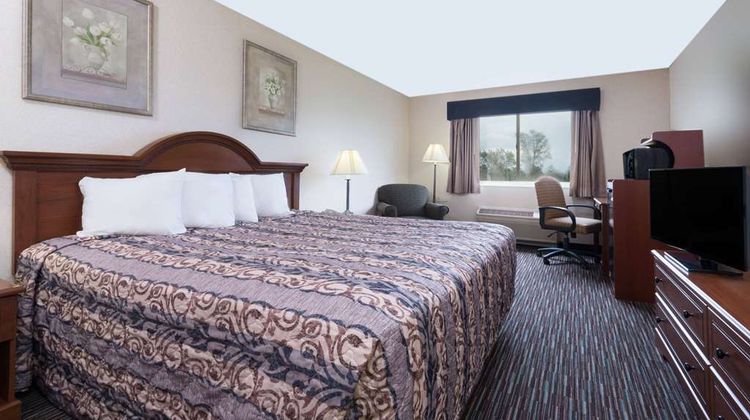 Baymont Inn & Suites Columbus Room