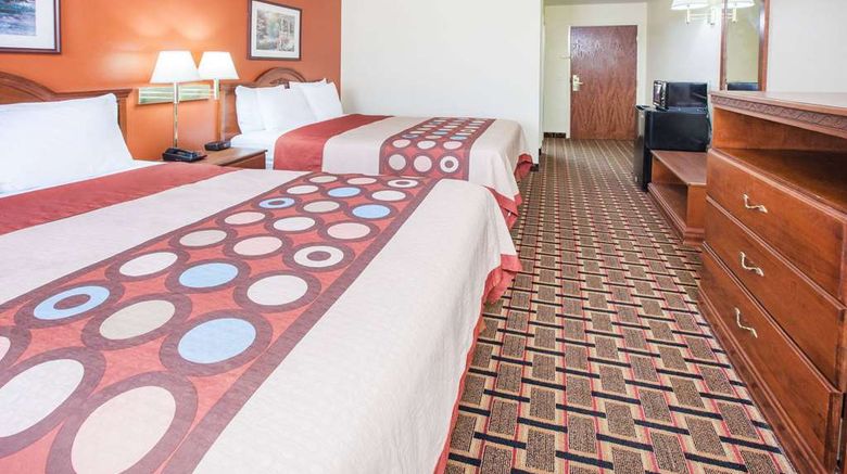 <b>Super 8 White Hall Room</b>. Images powered by <a href="https://iceportal.shijigroup.com/" title="IcePortal" target="_blank">IcePortal</a>.