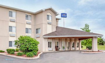 Baymont Inn & Suites Howell/Brighton