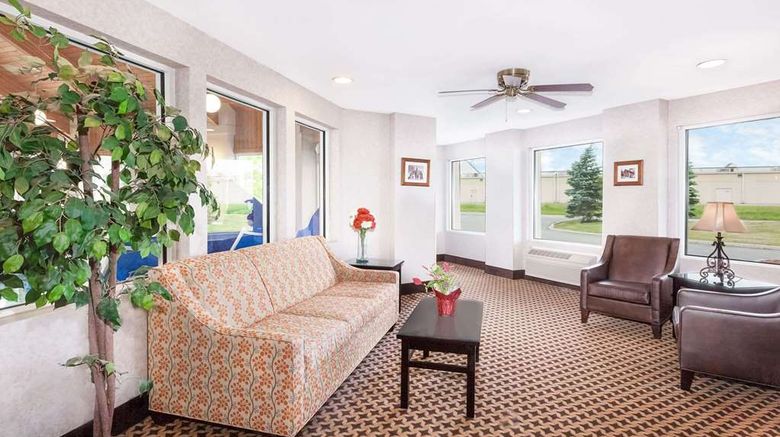 <b>Baymont Inn & Suites Howell/Brighton Lobby</b>. Images powered by <a href="https://iceportal.shijigroup.com/" title="IcePortal" target="_blank">IcePortal</a>.