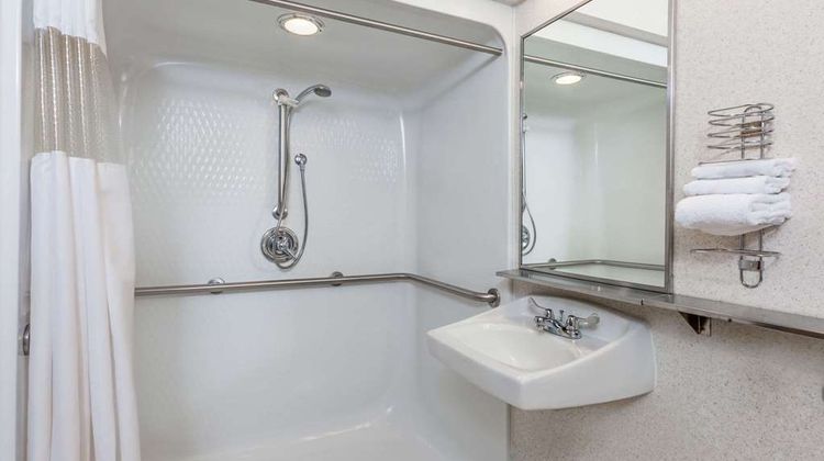 Baymont Inn & Suites Howell/Brighton Room