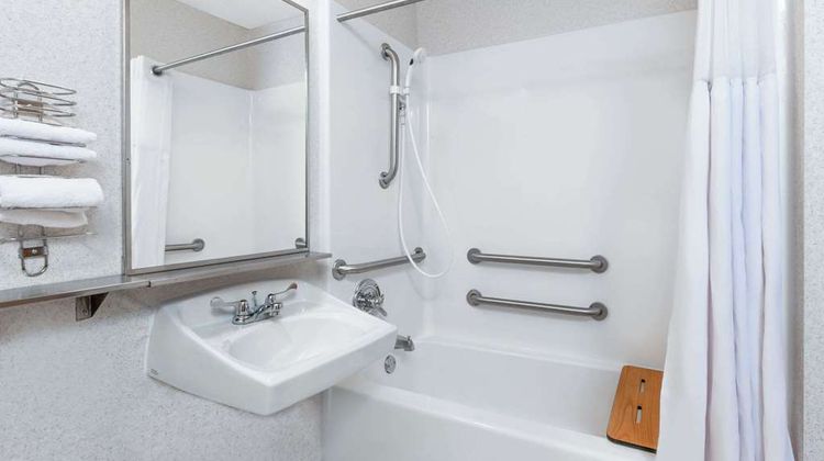 Baymont Inn & Suites Howell/Brighton Room