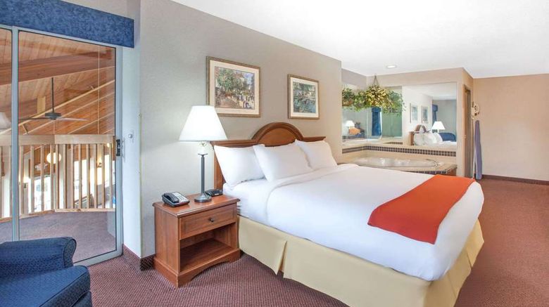 <b>Baymont Inn & Suites Howell/Brighton Suite</b>. Images powered by <a href="https://iceportal.shijigroup.com/" title="IcePortal" target="_blank">IcePortal</a>.