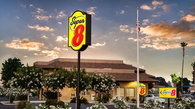 <b>Super 8 Lindsay Olive Tree Exterior</b>. Images powered by <a href="https://iceportal.shijigroup.com/" title="IcePortal" target="_blank">IcePortal</a>.