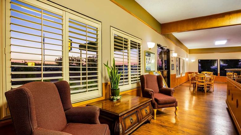 <b>Super 8 Lindsay Olive Tree Lobby</b>. Images powered by <a href="https://iceportal.shijigroup.com/" title="IcePortal" target="_blank">IcePortal</a>.
