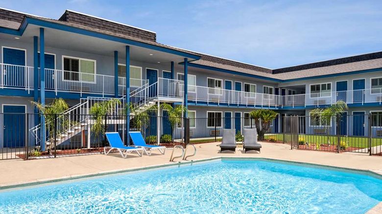 <b>Super 8 Lindsay Olive Tree Pool</b>. Images powered by <a href="https://iceportal.shijigroup.com/" title="IcePortal" target="_blank">IcePortal</a>.