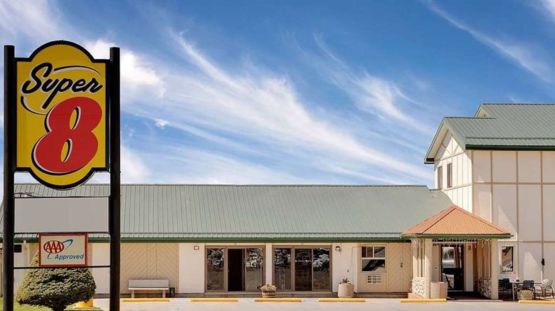 <b>Super 8 Cut Bank Exterior</b>. Images powered by <a href="https://iceportal.shijigroup.com/" title="IcePortal" target="_blank">IcePortal</a>.