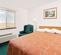Super 8 Cut Bank Room