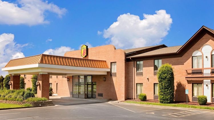 Super 8 Metropolis Exterior