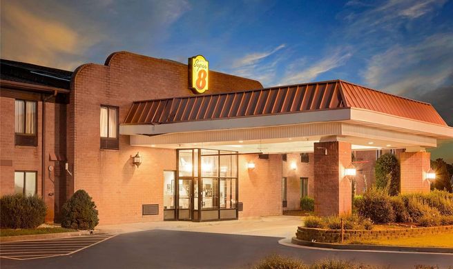 Super 8 Metropolis Exterior