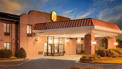 Super 8 Metropolis