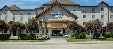 Days Inn & Suites West Edmonton Exterior