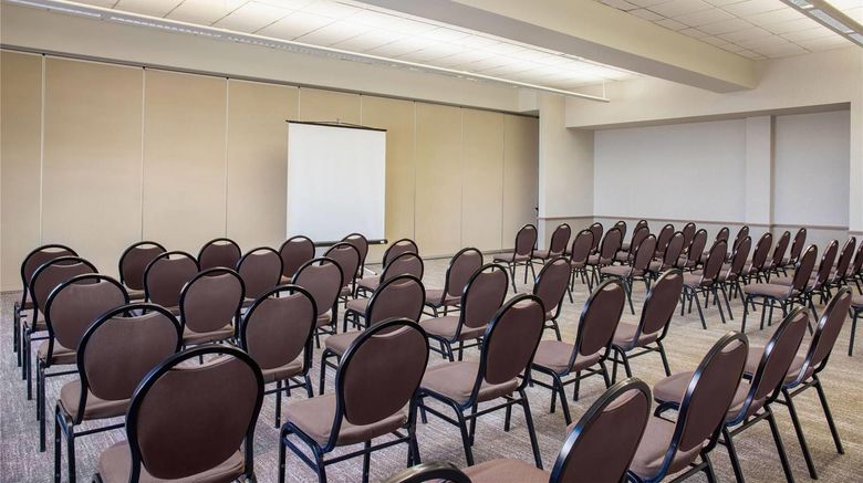 <b>Days Inn & Suites West Edmonton Meeting</b>. Images powered by <a href="https://iceportal.shijigroup.com/" title="IcePortal" target="_blank">IcePortal</a>.