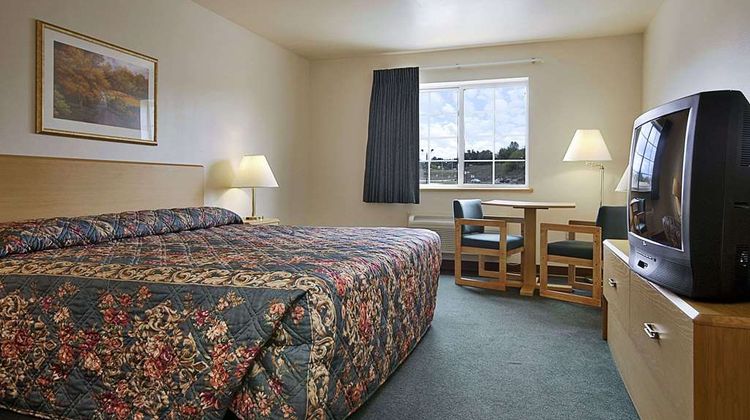 Super 8 Ava Room