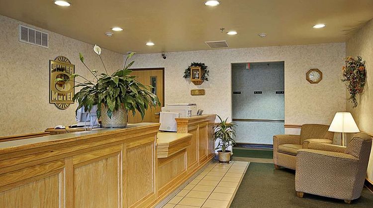 Super 8 Ava Lobby