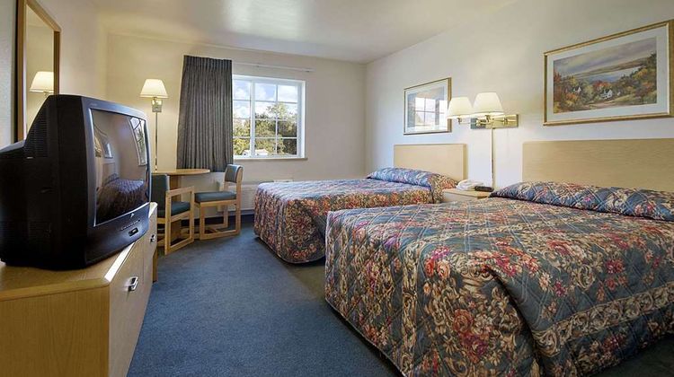 Super 8 Ava Room