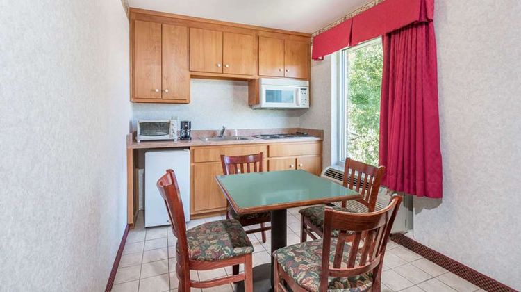 Days Inn Glen Allen Suite