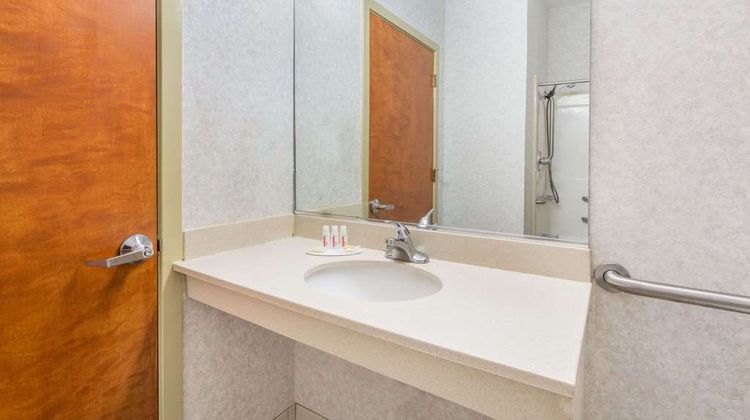 Days Inn Glen Allen Room