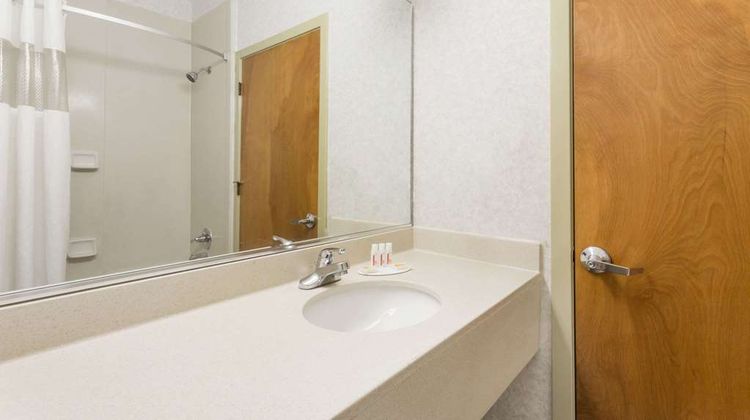 Days Inn Glen Allen Room