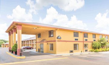 Days Inn & Suites Marshall