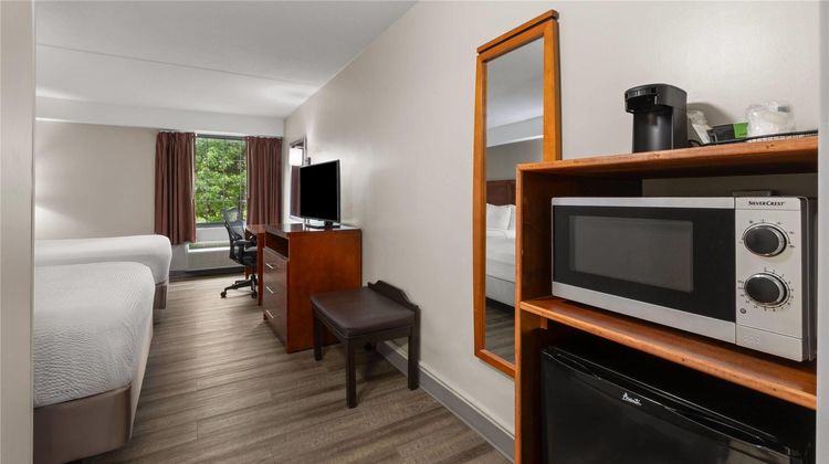 Days Inn Dumfries Quantico Room