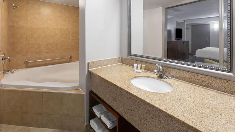 Days Inn Dumfries Quantico Suite