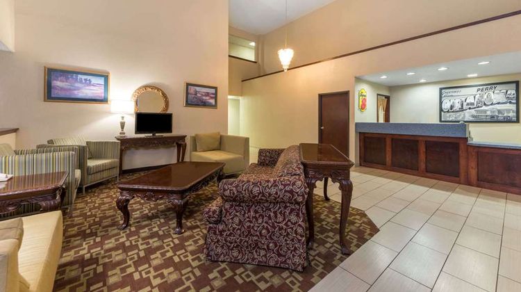 Super 8 Perry Lobby