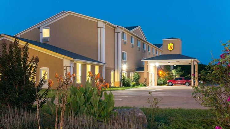Super 8 Perry Exterior