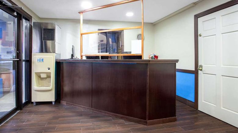<b>Travelodge by Wyndham Richmond Lobby</b>. Images powered by <a href="https://iceportal.shijigroup.com/" title="IcePortal" target="_blank">IcePortal</a>.